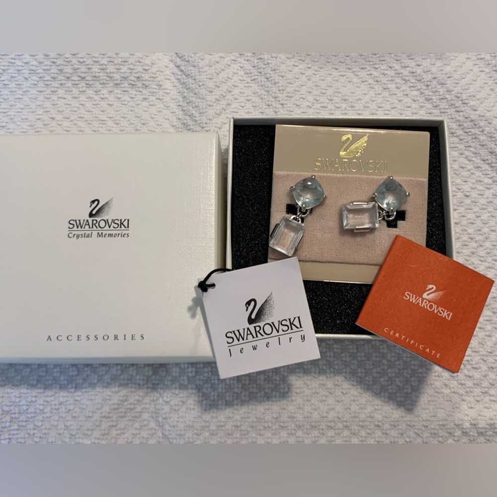 Swarovski Silver Stud Earrings with Crystal Elegance - Picture 3 of 6